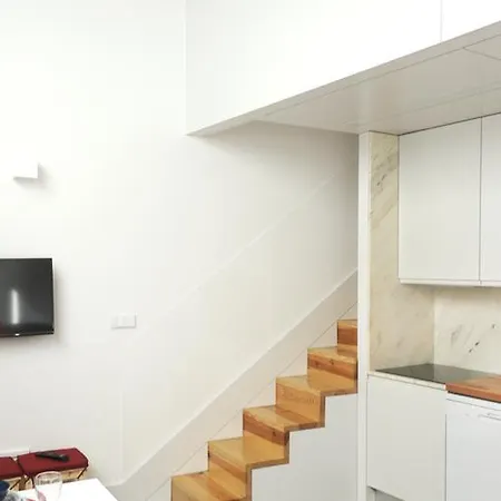 Lovely Mezzanine In With Free Parking Apartment Porto