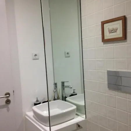 Lovely Mezzanine In With Free Parking * Porto