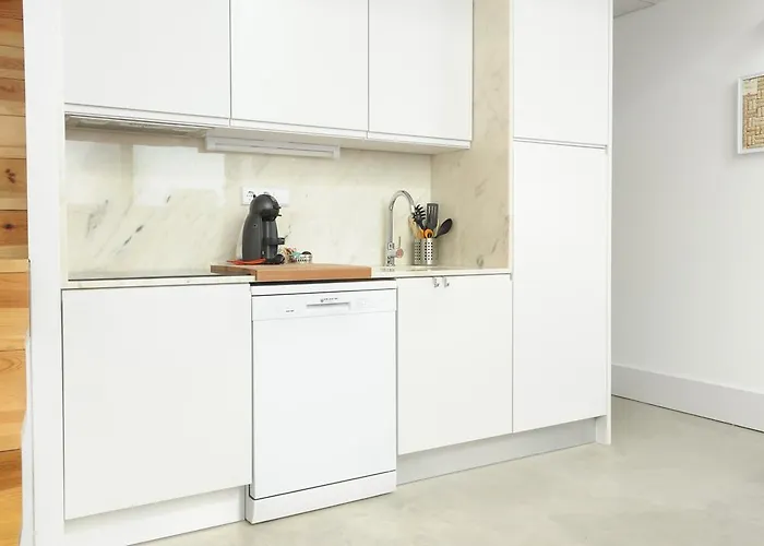 Lovely Mezzanine In With Free Parking *