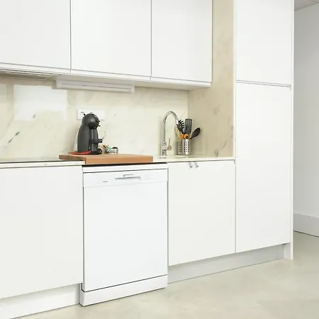 Lovely Mezzanine In With Free Parking *