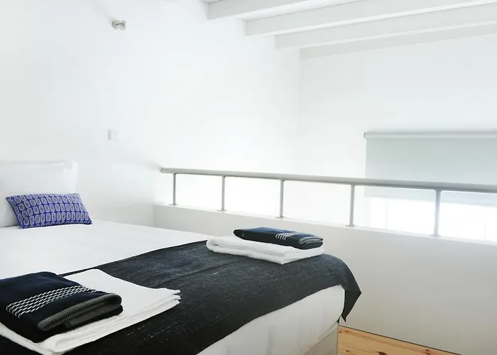 Lovely Mezzanine In With Free Parking Oporto