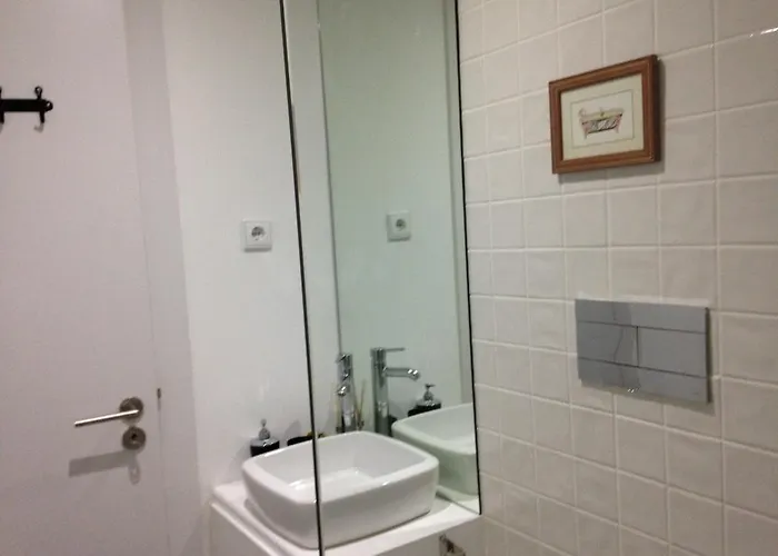 Lovely Mezzanine In With Free Parking * Porto