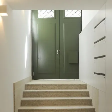 Lovely Mezzanine In With Free Parking 아파트