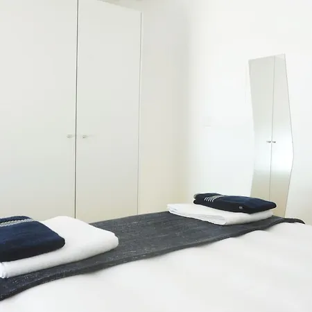 Lovely Mezzanine In With Free Parking 아파트 *